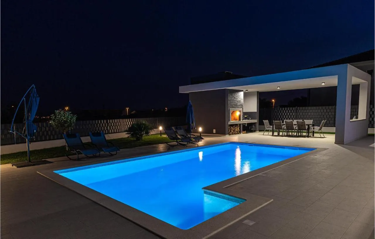Lovely Home In Kastel Stari With Kitchen Kaštela