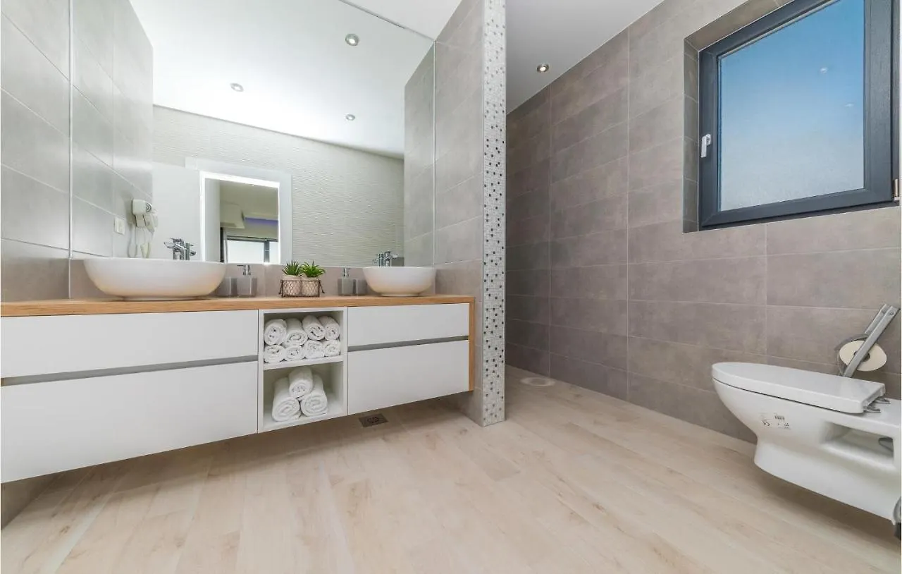 Lovely Home In Kastel Stari With Kitchen Kastela