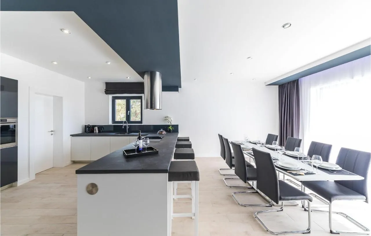 Lovely Home In Kastel Stari With Kitchen Kastela