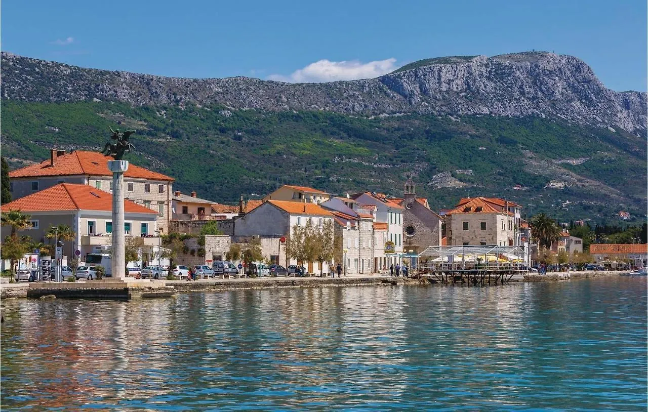 Lovely Home In Kastel Stari With Kitchen Kastela