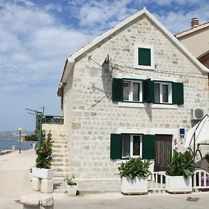 Old Fisherman House Kaštela